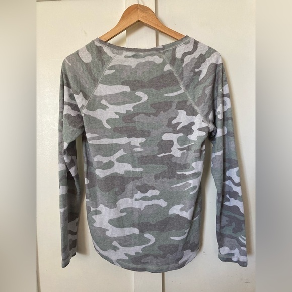 Lucky brand Large camouflage camo waffle knit thermal long sleeve blouse raw hem - Picture 6 of 10